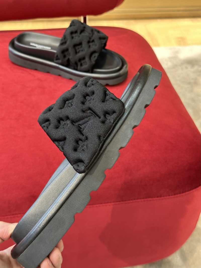 l0vis Vvtt0n slippers